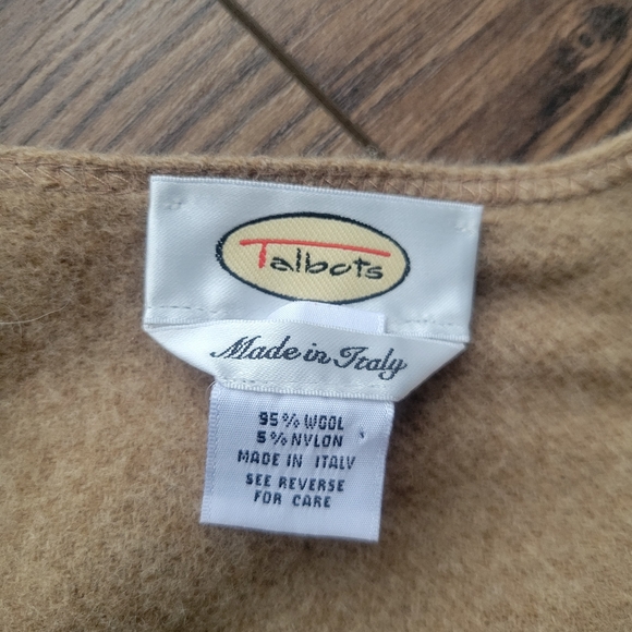 Soft Tan Fringe Poncho Shawl Wrap Cozy Neutral Cape Modern Classy Wool - Picture 4 of 4